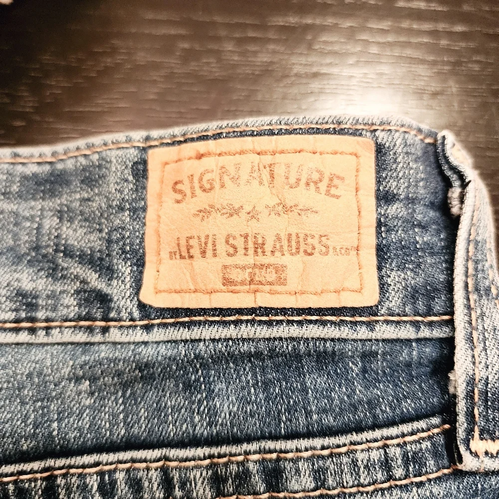 Levi Strauss Denim Mid-Rise Bermuda Shorts Boat Coastal Casual Classic Sz 12 EUC - Picture 10 of 14